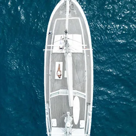 Goleta Topaz Bateau-hôtel